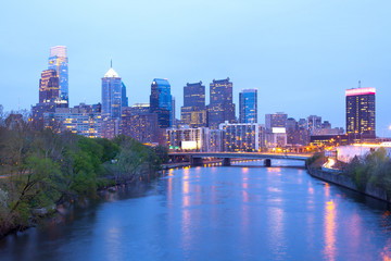 Obraz premium Schuylkill River and city skyline, Philadelphia, Pennsylvania, USA