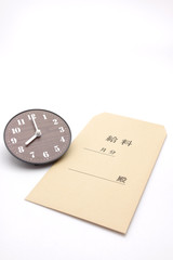 時計と給料袋