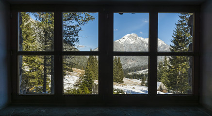 Obraz premium Kominiarski Wierch peak and Chocholowska valley seen from a window in a mountain hostel.