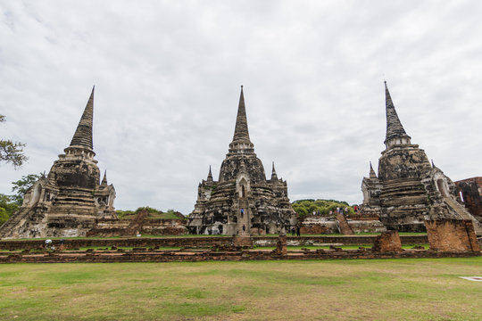 The three Chedis of Wat Phra Si Sanphet Ayutthaya, Historical Park  has been considered a World Heritage Site on December 13th 2534 in the historic city of Ayutthaya. is a tourist destination.