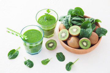 glass of green smoothie