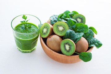 glass of green smoothie