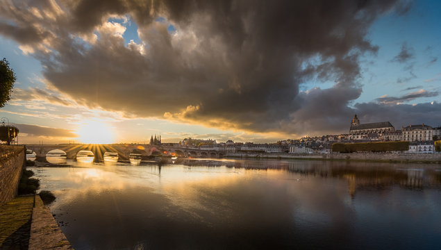 Last lights of the day in Blois