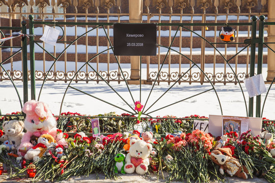 Place of memory of victims of the fire in the city of Kemerovo.