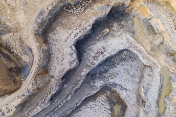 Luftaufnahme eines Steinbruchs für Muschelkalkabbbau