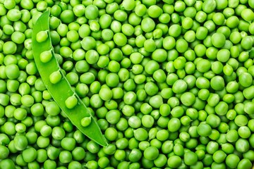 Fototapeta na wymiar Green fresh peas