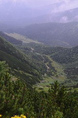 Tatry, widok z Kondrackiej Przełęczy na Kondracką Dolinę