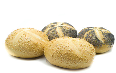 Sesambrötchen mohnbrötchen mohn brötchen isoliert freigestellt auf weißen Hintergrund, Freisteller