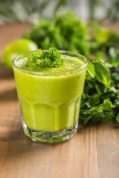 Healthy green smoothie