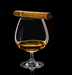 Cognac swivel with golden alcohol and cigar