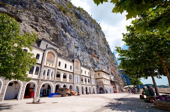 Monastère d'Ostrog - Adobe Stock