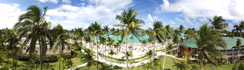 Fototapeta na wymiar Panoramaluftaufnahme vom Barcelo Bavaro Beach Hotel in Punta Cana, Dominikanische Republik