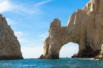 Fototapeta na wymiar El Arco de Cabo San Lucas es un lugar turístico.