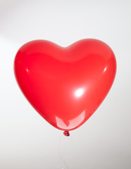 Fototapeta na wymiar Luftballon in Herzform