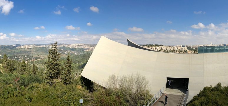  Yah Vashem Holocaust Museum building in Jerusalem, Israel