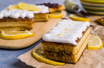 Sponge cake with jam