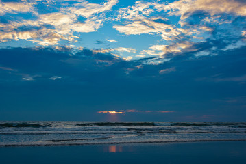 Obraz premium Beautiful sunset on Arambol beach in North Goa.India 
