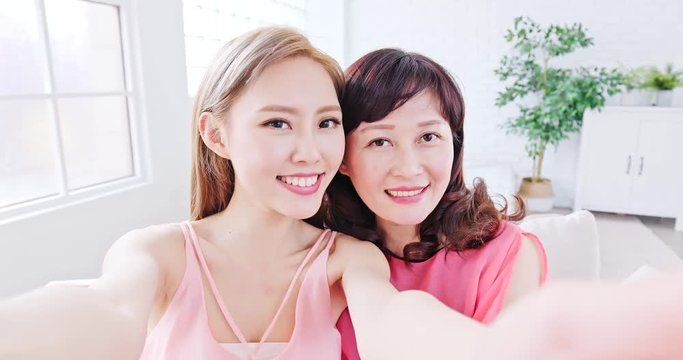 daughter selfie with mother