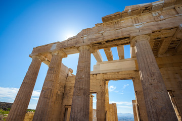 Obraz premium Looking up at a columns of Propylaea gateway in Acropolis of Athens, Greece