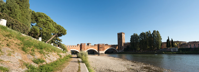 Obraz premium Scaligero Bridge and Adige river in Verona, Veneto, Italy