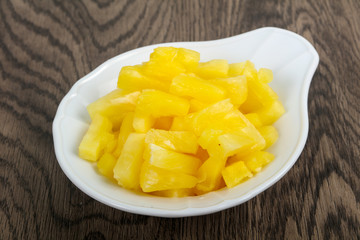Canned pineapple