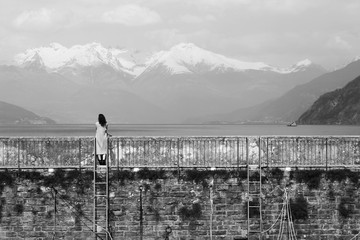 Turista in Bellagio, Lago di Como, Italia