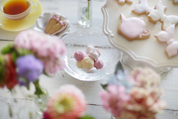 テーブルセッティングの花