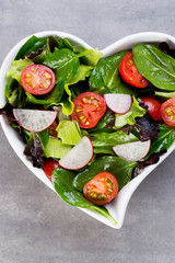 Fresh salad with baby spinach and tomatoes, radish und salad.