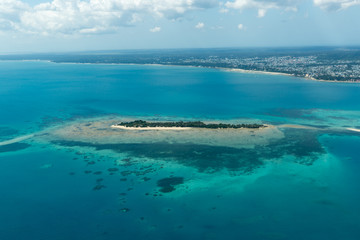 Insel mit Riff - Luftaufnahme - Sansibar