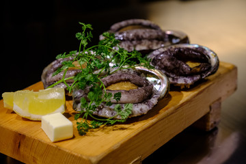 Fresh shellfish with lemon and herbs
