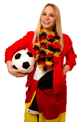 Junge Frau mit Fußball