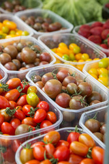 Fototapeta na wymiar Crates of fresh tomatoes on farmers market