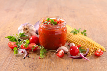 tomato sauce and spaghetti