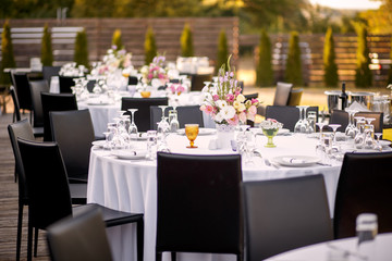 Formal dinner service at a outdoor wedding banquet - 198323627