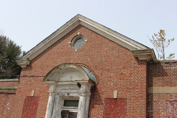 Obraz premium Architectural detail of old brick asylum historical building