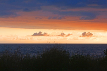 Obraz premium beautiful orange sunset on the sea
