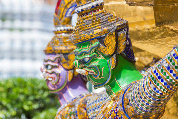 Art sculptures - Giant Statues , The giant monkey and help bear the pagoda. Another view is that the foreigners came shooting. By imitating the giant monkey.- Travel Republic Thailand