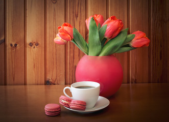 Fototapeta na wymiar Cup of coffee and tulip flowers