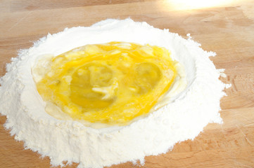 How to prepare Italian fettuccine, semolina flour mixed with eggs