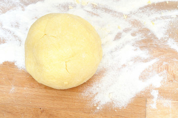 How to prepare Italian fettuccine, semolina and egg dough