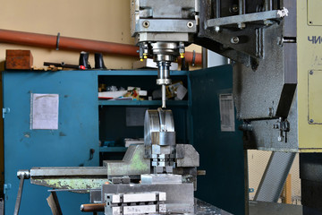 Milling the workpiece with the cnp in the work process. Manufacture of metal products.