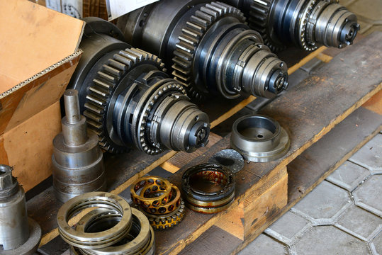 Spindle for the cone of the cutter in disassembled form. Repair of machine tools and equipment.