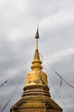 Golden Pagoda is located in Wat San Tai , San Kamphang, Chiang Mai, Thailand.