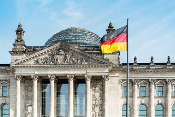 Fototapeta premium Niemiecka flaga w Berlinie, Niemcy