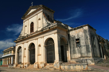 Fototapeta na wymiar Church of the Holy Trinity, Plaza Mayor, Trinidad, Cuba