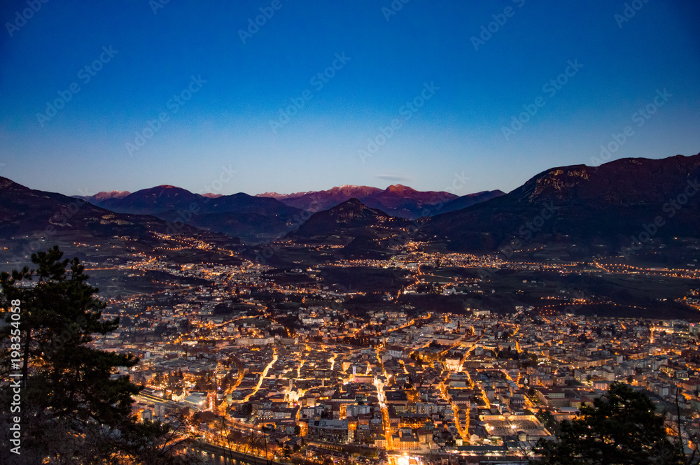 Wall mural panoramic view at night trento