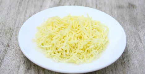fromage râpé,gruyère dans une assiette