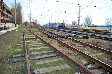 Obraz premium The railway is wide. Rails and paths close-up.