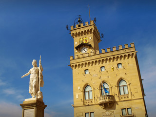 Fototapeta na wymiar Palazzo Publico - The Public Palace - and The Statue of Liberty in San Marino