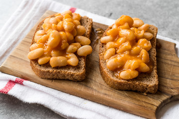 Baked Beans with Toast Bread
